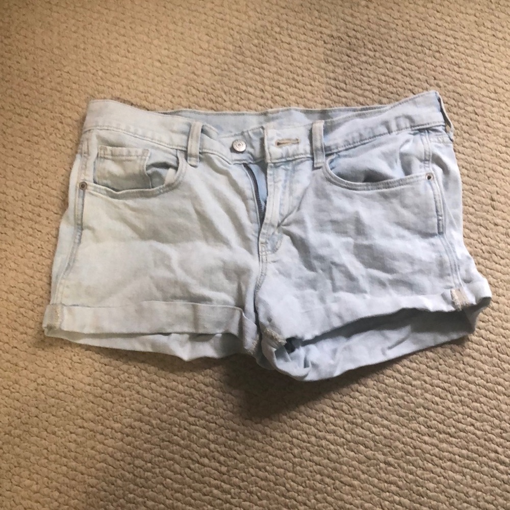 Old navy boyfriend light washed jeans shorts🌨
